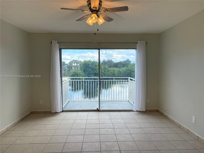 Building Photo - 11250 SW 13th St Unit 201