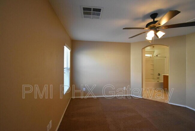 Photo - 3238 E Elgin St