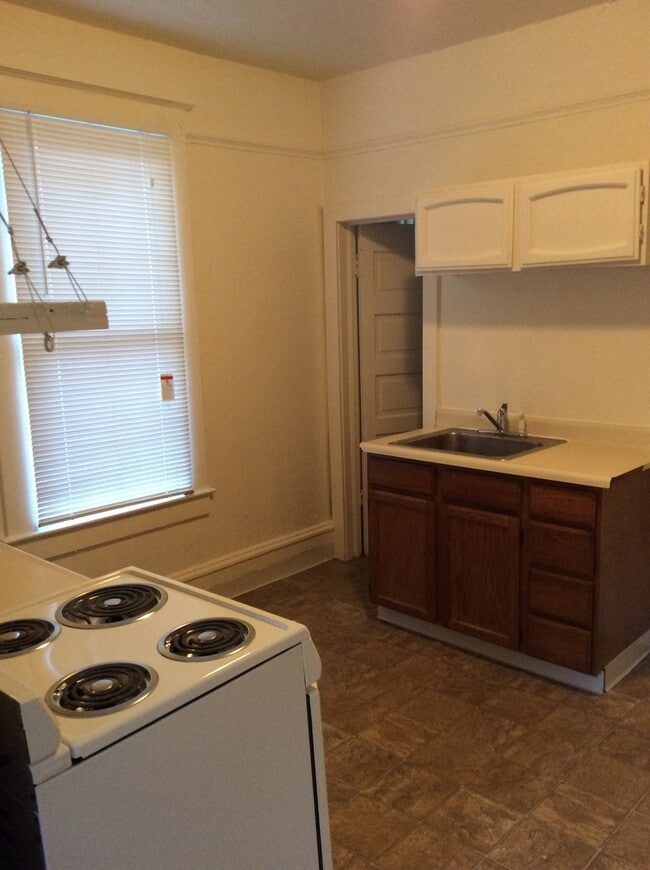 Photo - 1037 N Sierra St