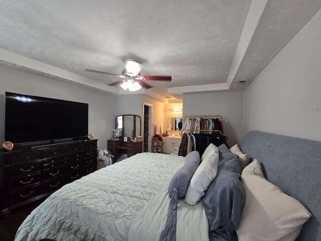 Photo - 111 Greentree Dr