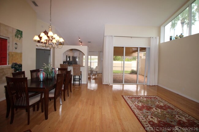 404 Sabal Palm Ln
