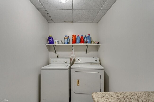 Photo - 3 br, 1 bath House - 927 East 200 South St...