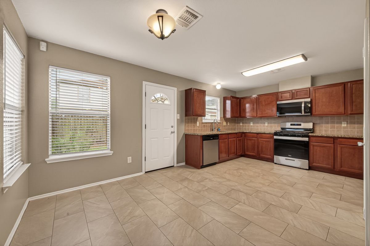 Photo - 2918 Latch Ln