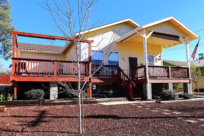 Building Photo - 957 Church Ln