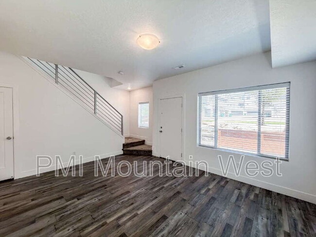 Photo - 506 W 2200 N
