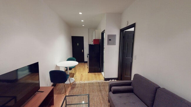 Building Photo - 155 E 2nd St Rental