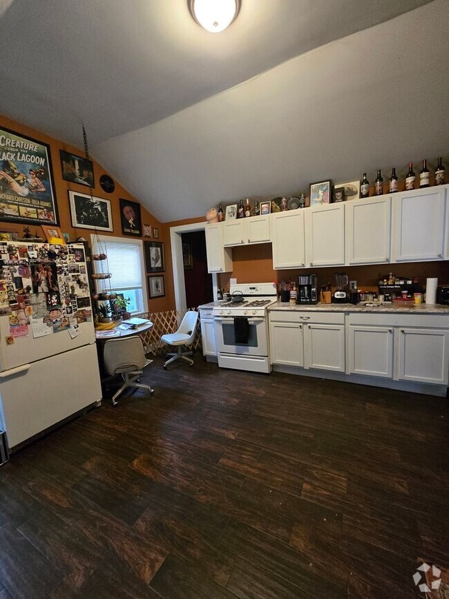 Building Photo - 4 Bedroom 1.5 Bath Single Family Home for ...