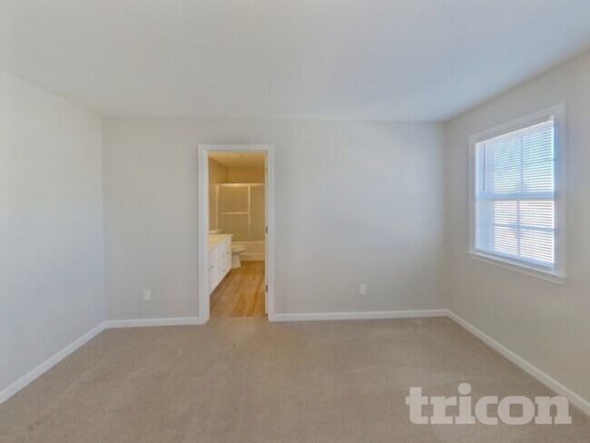 Photo - 806 Littleton Dr