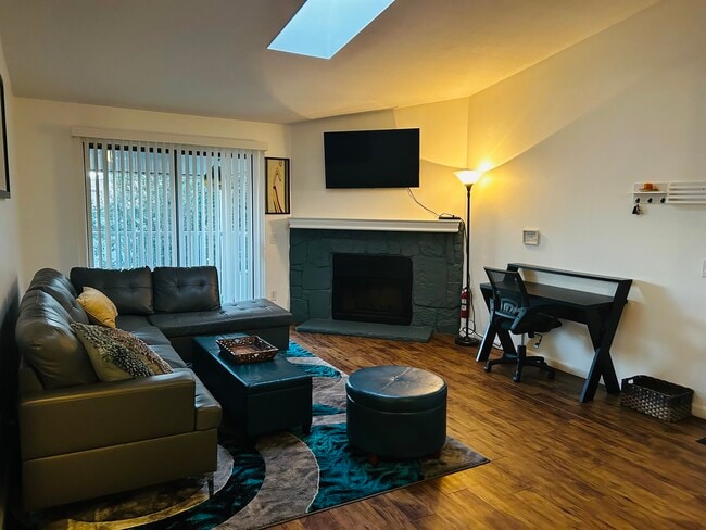 Building Photo - 910 S Walden St Unit 208