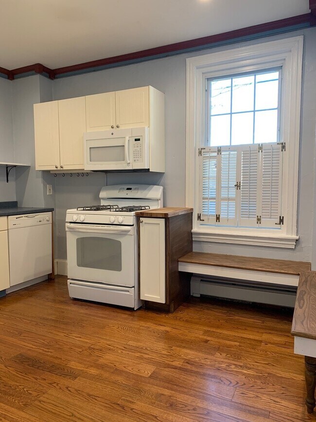 Kitchen Photo 1 - 13 N Wayne St