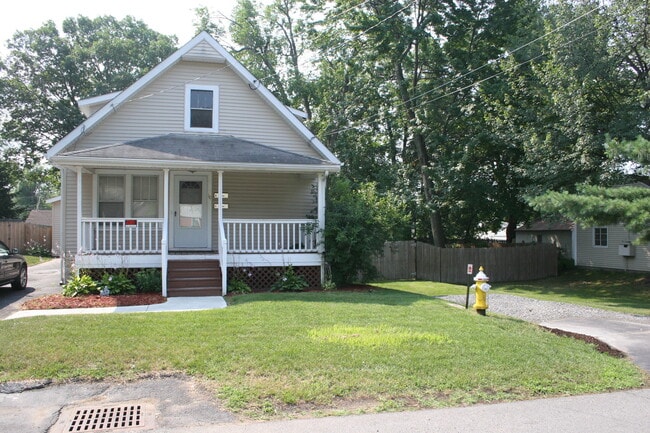 Building Photo - 10 Woolard Ave Unit 2nd FL