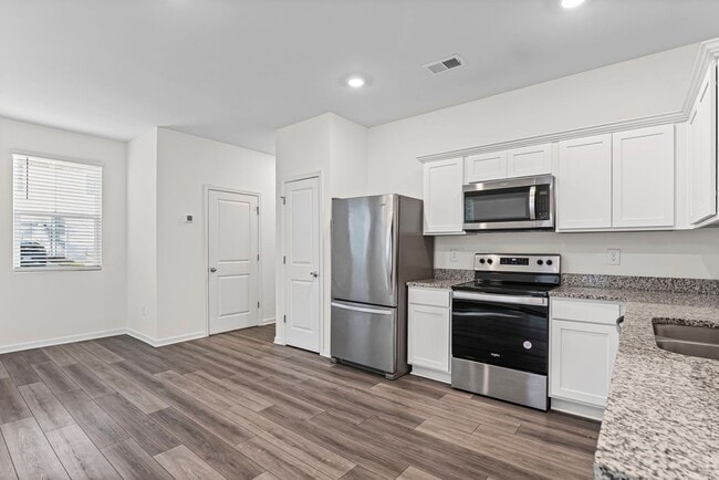 Photo - ***MOVE IN SPECIAL -$500 OF FIRST 2 MONTHS RENT WITH A MARCH 31ST OR SOONER MOVE IN DATE***Step i...