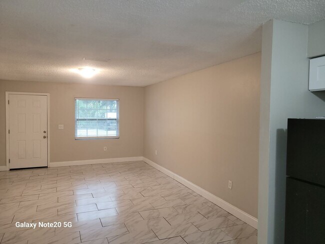 Photo - FOR RENT!! CUTE AND CHARMING 2 BEDROOM 1 B... Unit 1015-  1