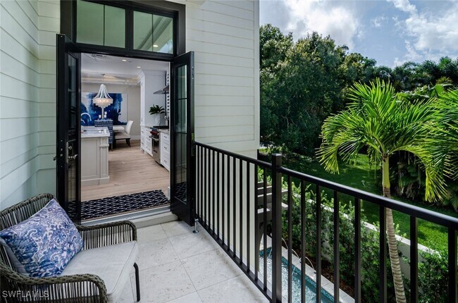 Photo - 930 9th St S