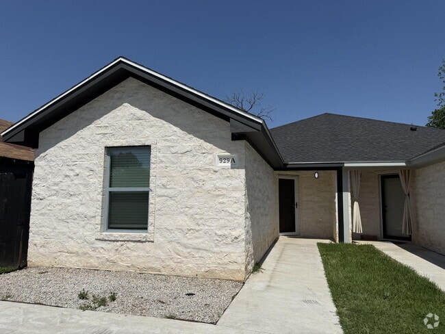 Building Photo - Charming 3-Bedroom, 2-Bath Duplex in Waco ... Rental