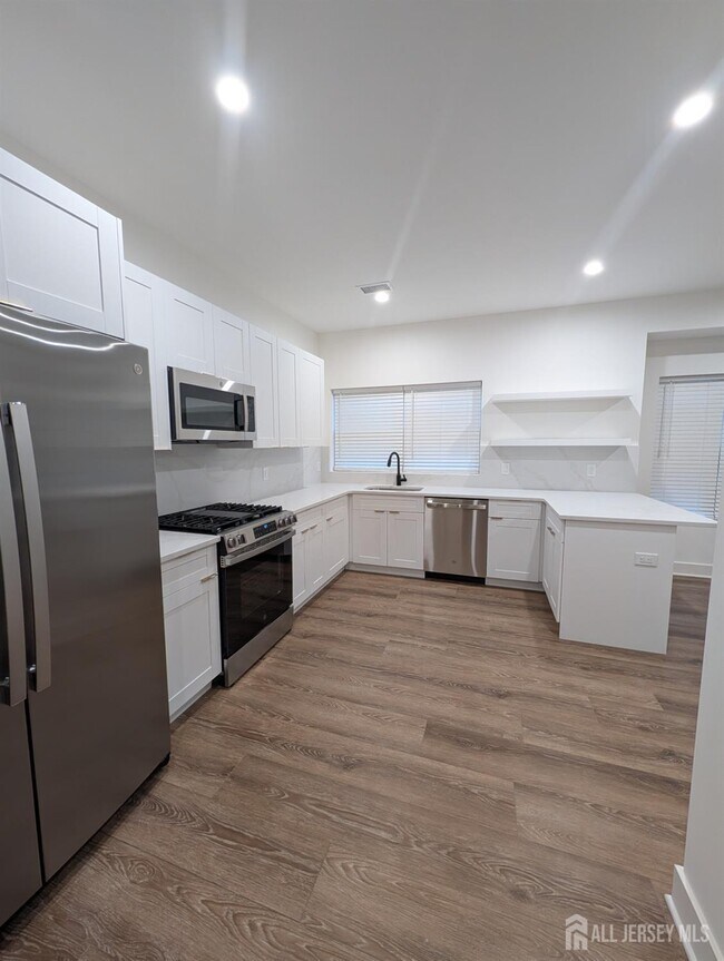 Photo - 581 Middlesex Ave Unit 201