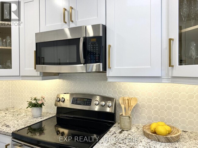 Photo - 3157 Secord Pl