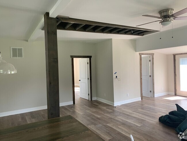 Building Photo - Country living at its finest! Rental