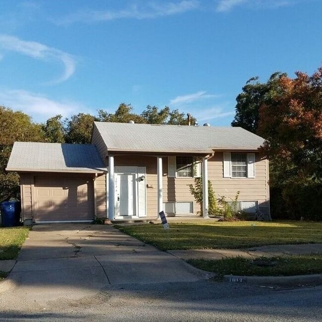 No Application Fees* $500 Off 1st months r... - No Application Fees* $500 Off 1st months r... House