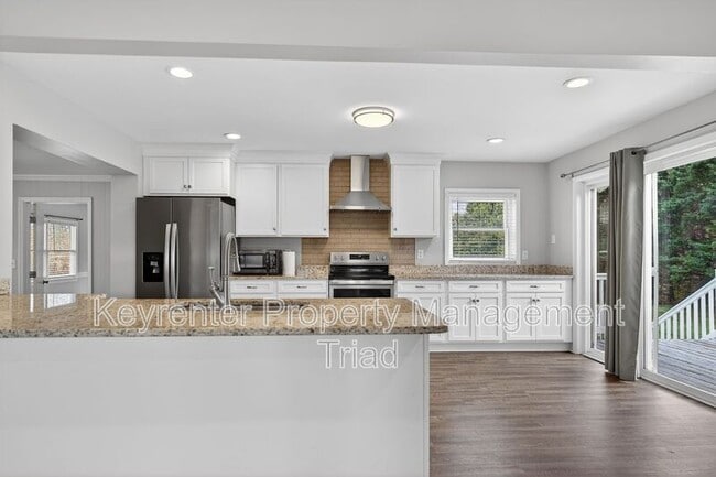 Photo - 8022 Linville Rd