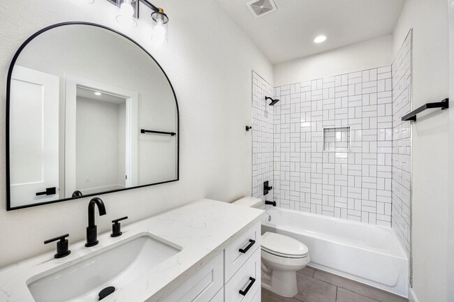 Photo - 911 Panama St