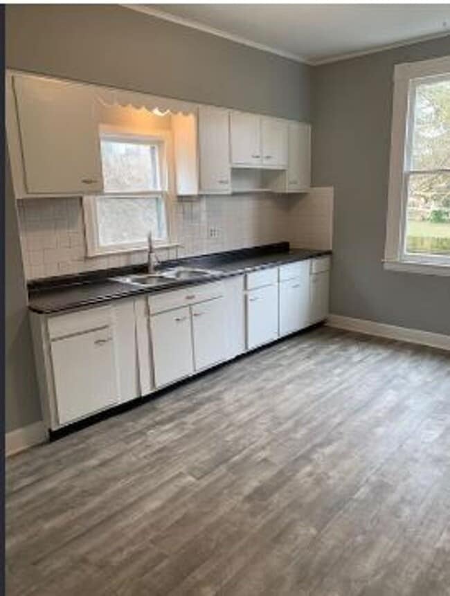 Building Photo - 511 S Broadway-A Unit A Rental