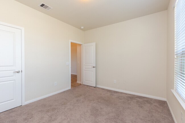 Photo - 10 Log House Ct