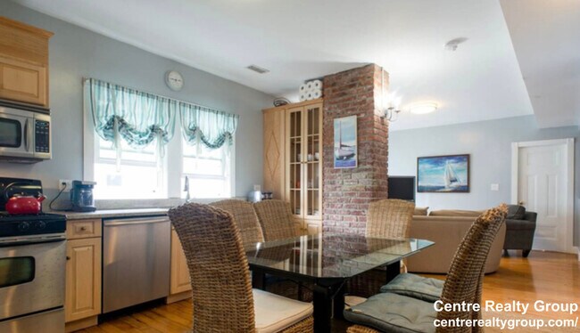 Photo - 18 Holton St