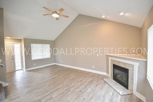 Photo - 3 BDRM 2.5 Bath finished basement fenced backyard in Ankeny