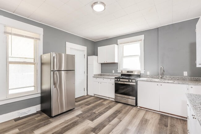 Photo - 2109 Claussen St