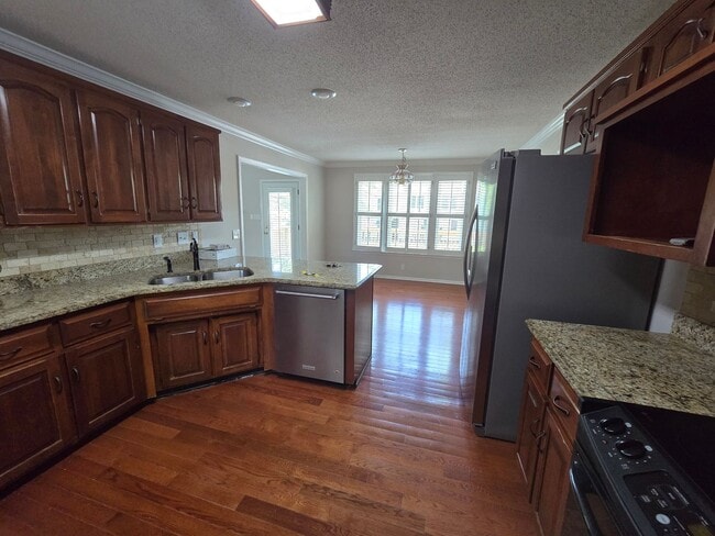 Building Photo - 3 bed, 2.5 bath House for Rent.