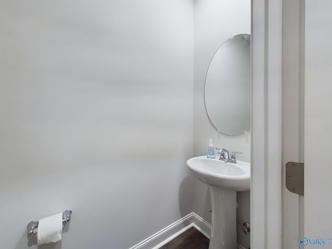 Photo - 219 Maureen Dr SW