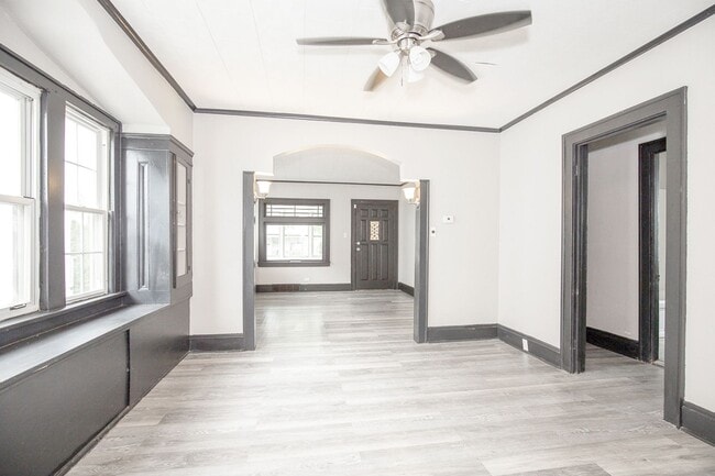 Building Photo - 4 BED 1 BATH BEAUTIFUL SINGLE FAMILY HOME ...