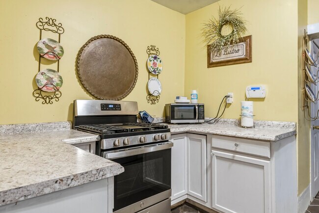 Photo - 412 Pinehill Dr
