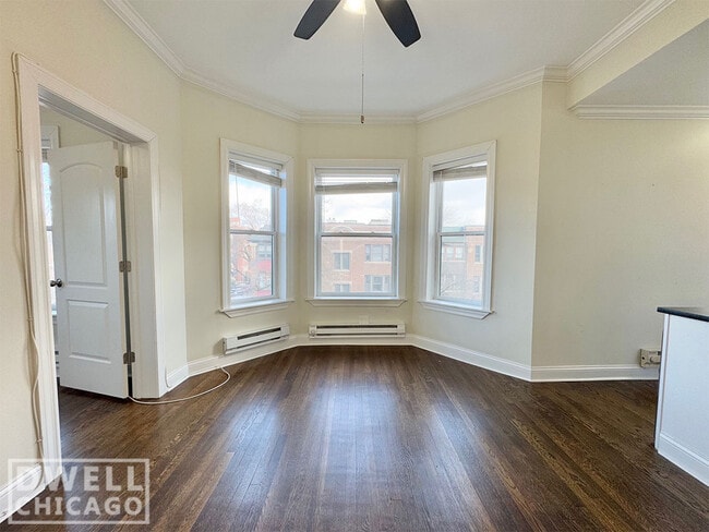 Building Photo - 916 W Waveland Ave Unit 3B
