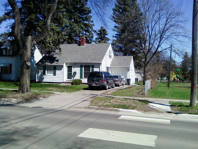 3 Bedroom 2 Bath South Moorhead - 3 Bedroom 2 Bath South Moorhead House