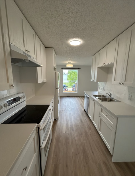 Photo - 2 Bed 1 Bath Unit in Olds, AB Unit 3