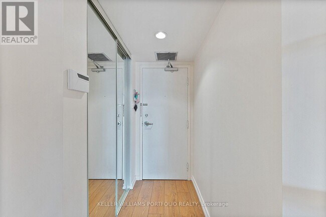 Photo - 705 King St W Unité 601