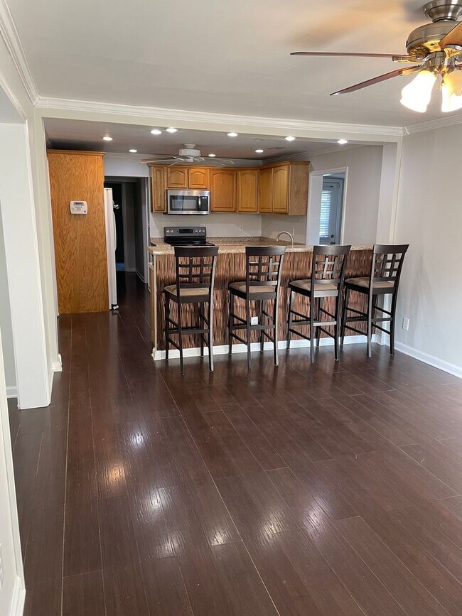 3 Bedroom 2 Bath Bungalow in Convenient So... Rental House Rental in