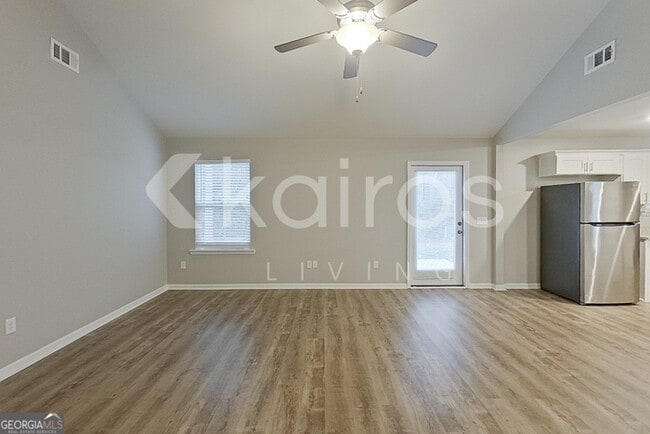 Photo - 136 Western Red Cedar Dr