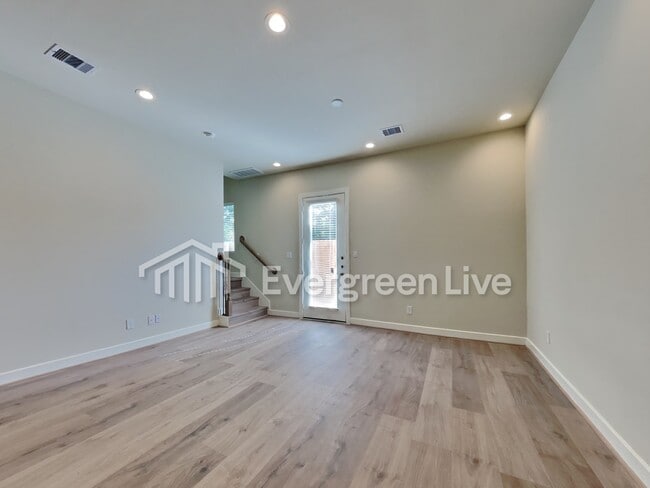 Photo - 5718 Paul Quinn St