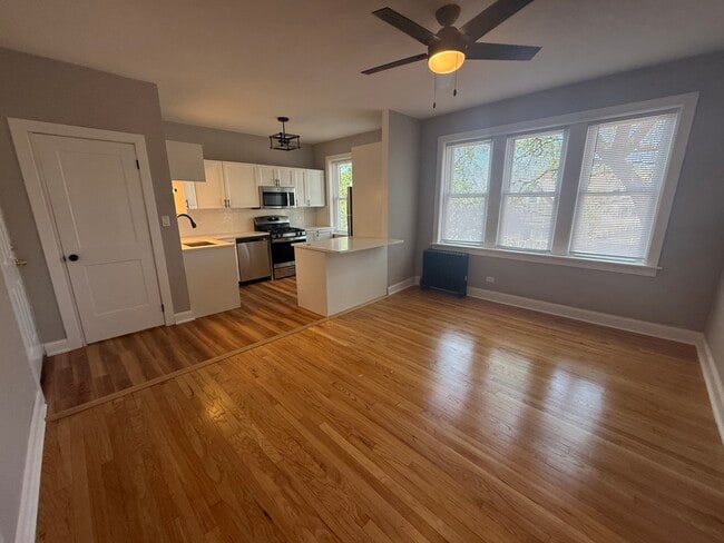 Photo - 4956 N Harding Ave Unidad 2