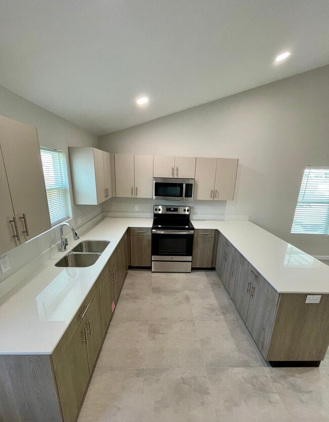 Photo - 1300 E Iris Ave Unidad 3