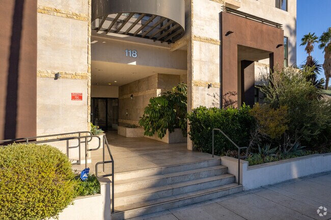 Entrada - Kenwood Terrace