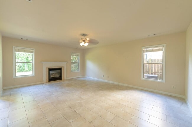 Photo - 1336 Nathan Mauldin Dr NE