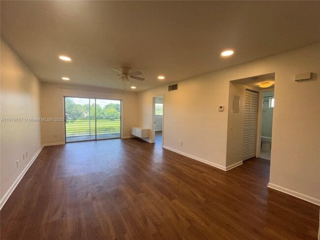 Building Photo - 2471 SW 82nd Ave Unit 209