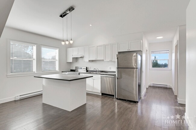 Photo - 1 Bed, 1 Bath Coach House with Den for Rent in Langley! Unité Coach House