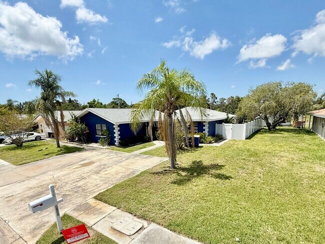 Photo - 3184 Downing St