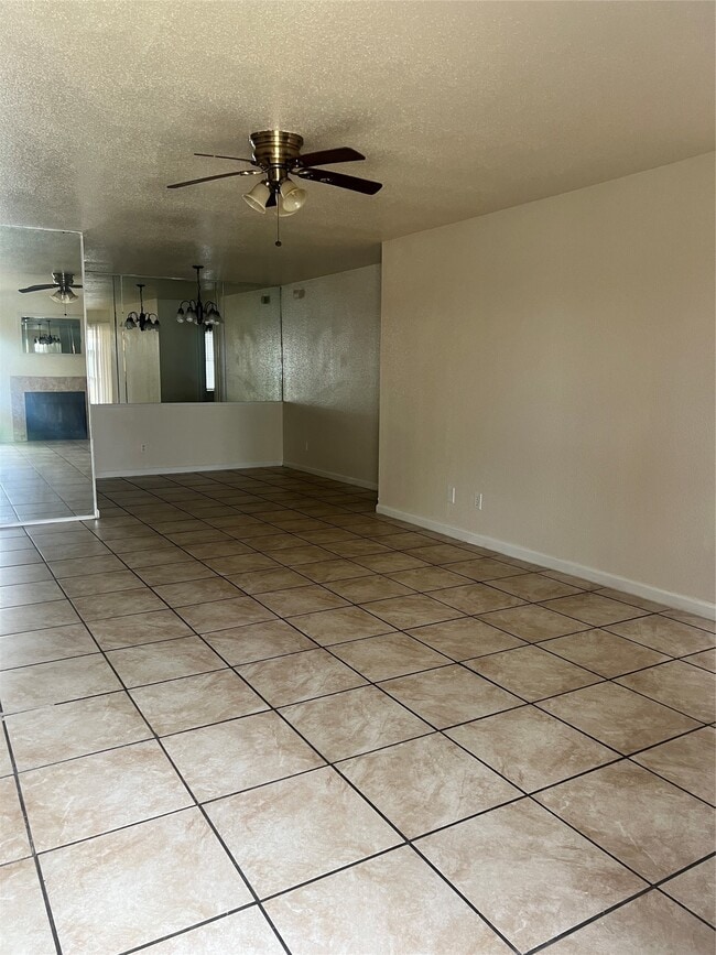 Building Photo - 9700 Leawood Blvd Unit 1113