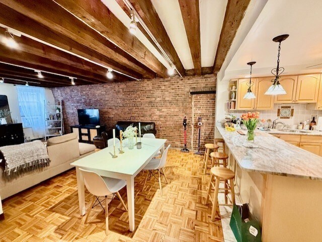 99 Fulton St Unit 2-2
